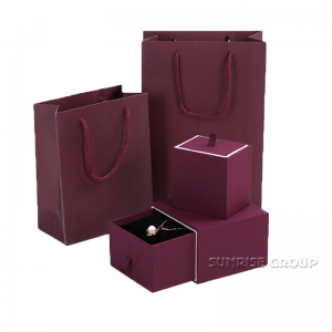 High-end brugerdefinerede håndlavede smykker papir kasse papir taske